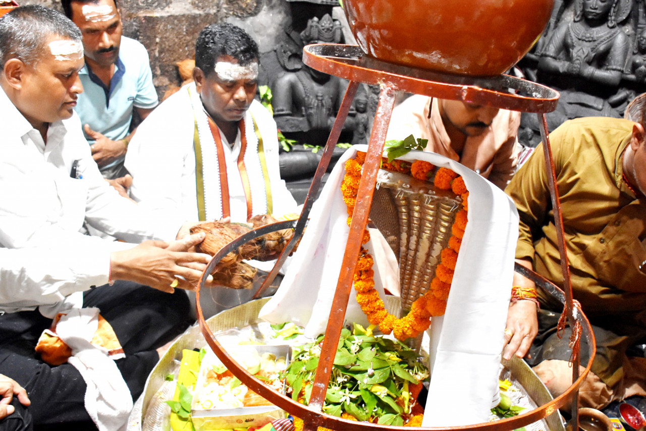 कवर्धा : केबिनेट मंत्री श्री कवासी लखमा ने भोरमदेव मंदिर में भगवान शिव की पूजा-अर्चना की