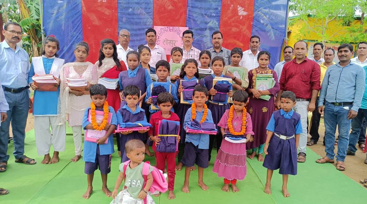 सूरजपुर : स्वामी आत्मानन्द अंग्रेजी माध्यम विद्यालय ओड़गी में धूमधाम से मनाया गया शाला प्रवेश उत्सव