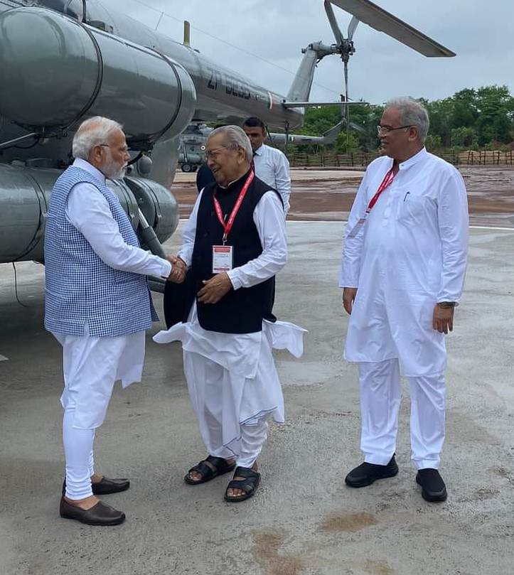 रायपुर : प्रधानमंत्री श्री नरेंद्र मोदी का राज्यपाल ने स्वागत किया