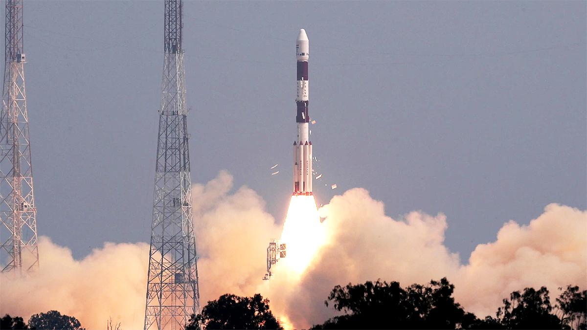 ISRO ने PSLV-C56 को छह सह-यात्री उपग्रहों के साथ श्रीहरिकोटा से किया लॉन्च