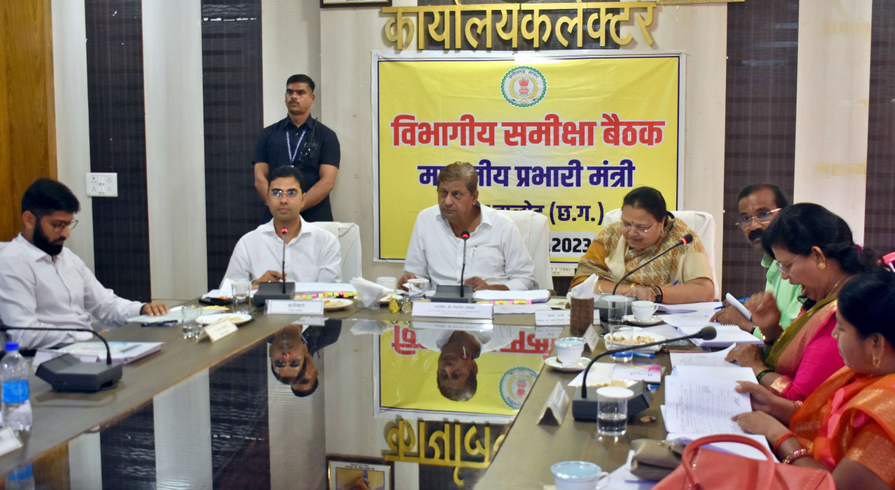 बालोद : शासन की जनकल्याणकारी योजनाओं का क्रियान्वयन निर्धारित समयावधि में सुनिश्चित करें – मोहम्मद अकबर
