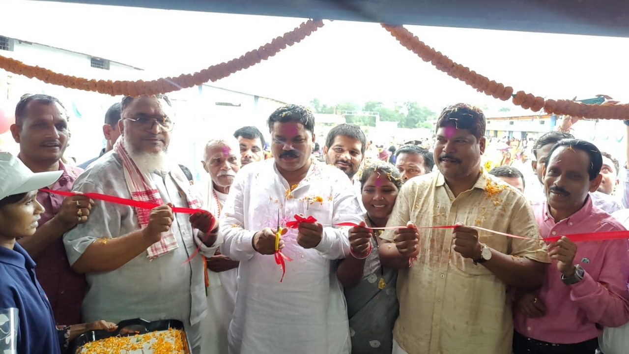 विधासभा उपाध्यक्ष ने अड़ेगा रीपा में प्राकृतिक गोबर पेंट  इकाई का किया शुभारंभ