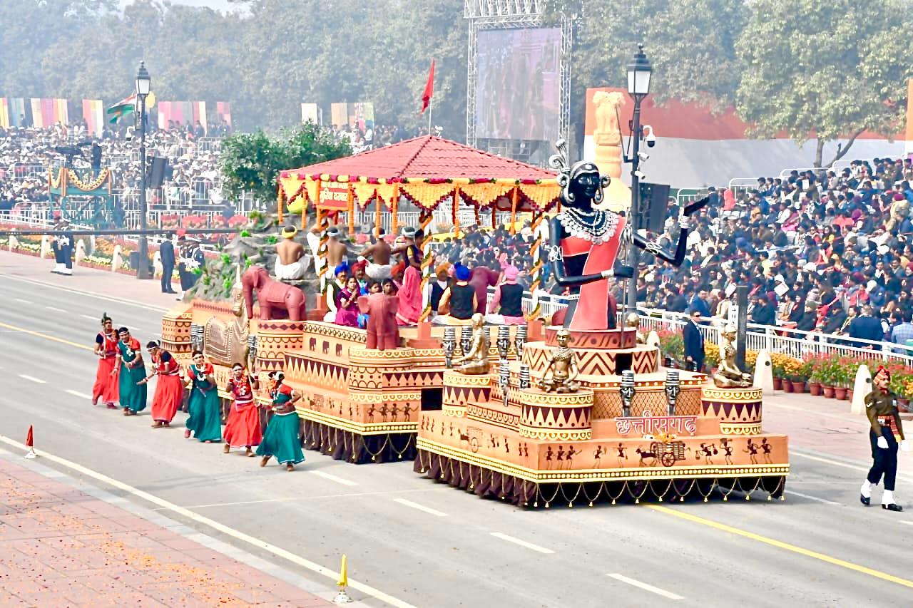 कर्तव्य पथ पर निकली जनजातीय संस्कृति को प्रदर्शित करती हुई छत्तीसगढ़ की झांकी