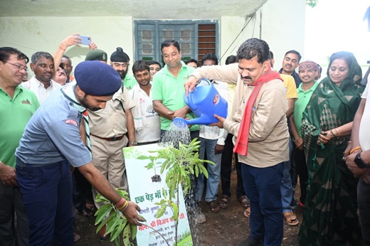 प्रकृति को हरा भरा बनाना है, एक पेड़ मां के नाम लगाना है-उपमुख्यमंत्री श्री विजय शर्मा